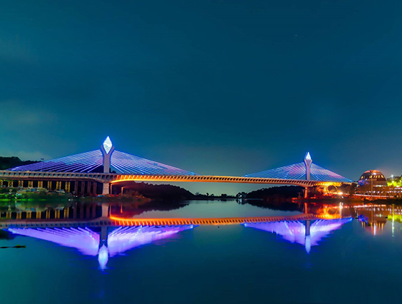 轟動(dòng)印度，當(dāng)?shù)厥鬃鶚蛄篖ED燈光秀—Durgam Cheravu Bridge